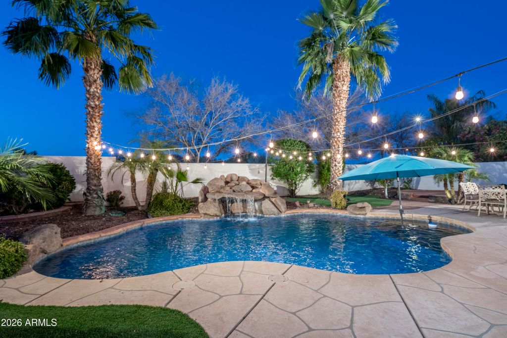 Image 21 of property listing at 18426 W CHERYL Drive, Waddell, AZ 85355