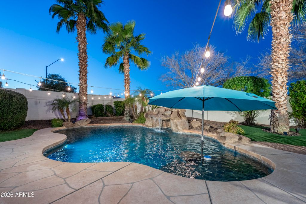 Image 22 of property listing at 18426 W CHERYL Drive, Waddell, AZ 85355