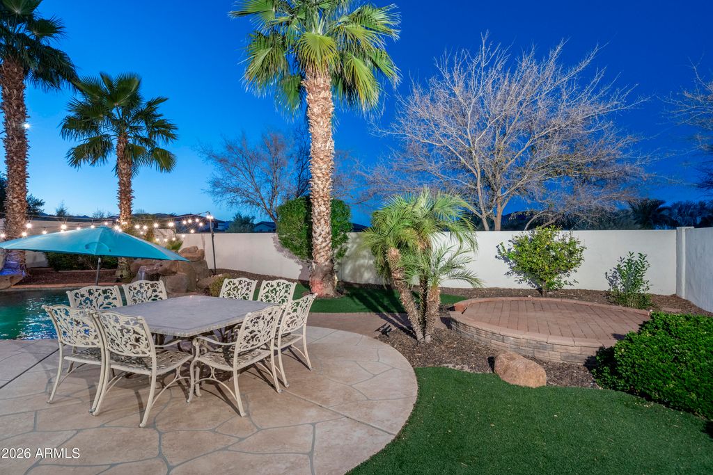 Image 24 of property listing at 18426 W CHERYL Drive, Waddell, AZ 85355