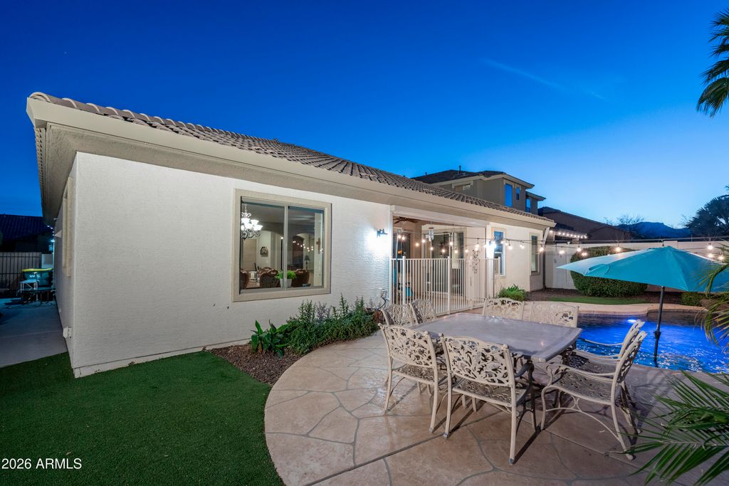 Image 25 of property listing at 18426 W CHERYL Drive, Waddell, AZ 85355