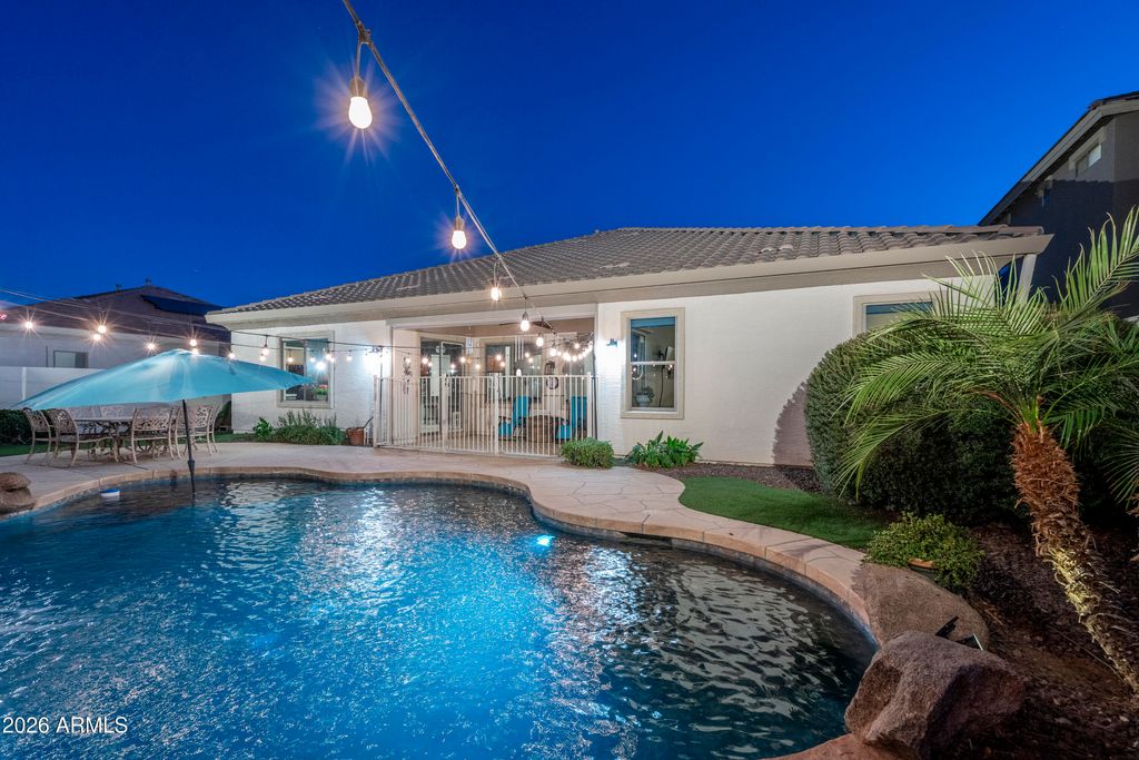 Image 27 of property listing at 18426 W CHERYL Drive, Waddell, AZ 85355