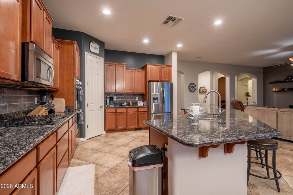 Image 7 of property listing at 18426 W CHERYL Drive, Waddell, AZ 85355