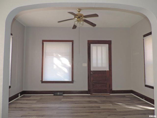 229 14TH Avenue, Moline, IL 61265