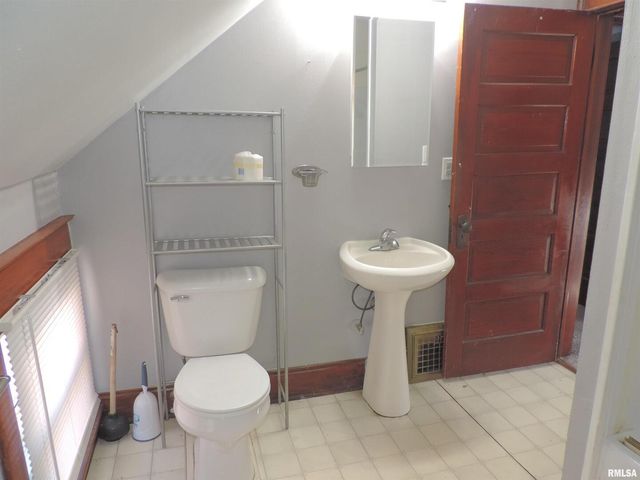 229 14TH Avenue, Moline, IL 61265