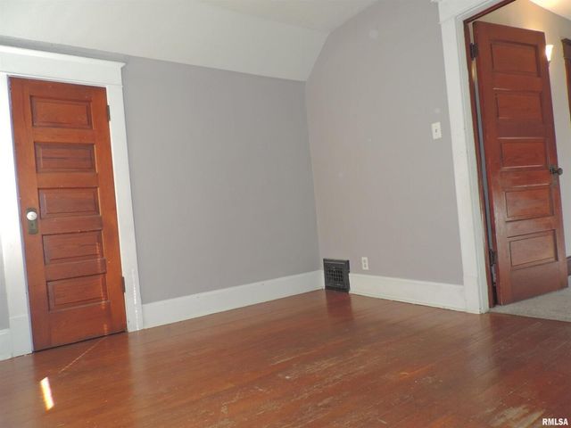 229 14TH Avenue, Moline, IL 61265