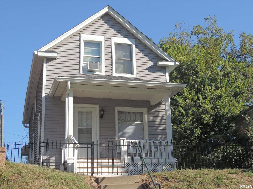 229 14TH Avenue, Moline, IL 61265