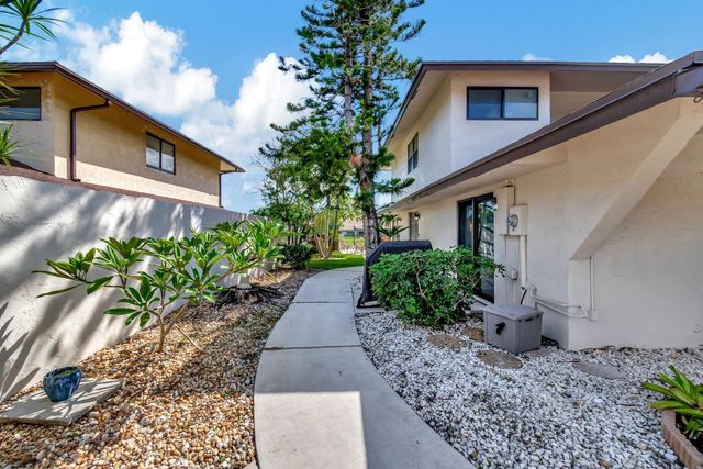 291 SW 28th Avenue, Delray Beach, FL 33445