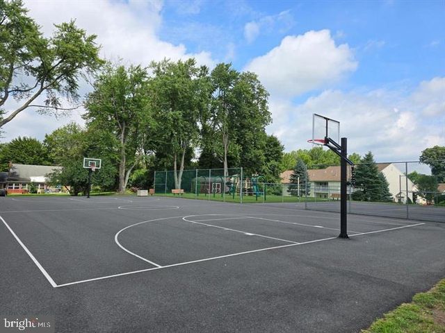 15-4 CRANBERRY RDG, Reading, PA 19606