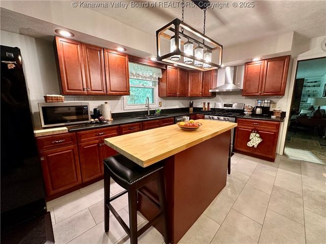 2719 Five Mile Road, Charleston, WV 25312