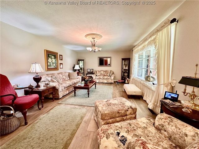 2719 Five Mile Road, Charleston, WV 25312