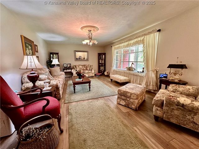 2719 Five Mile Road, Charleston, WV 25312