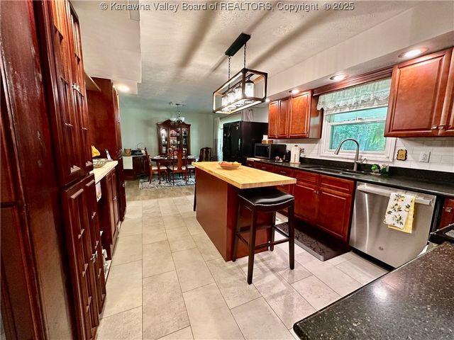 2719 Five Mile Road, Charleston, WV 25312