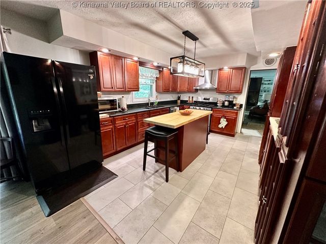 2719 Five Mile Road, Charleston, WV 25312