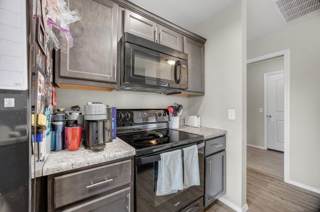 5004 W Skyler Drive, Springfield, MO 65802