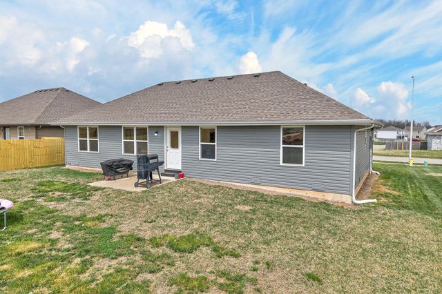 5004 W Skyler Drive, Springfield, MO 65802