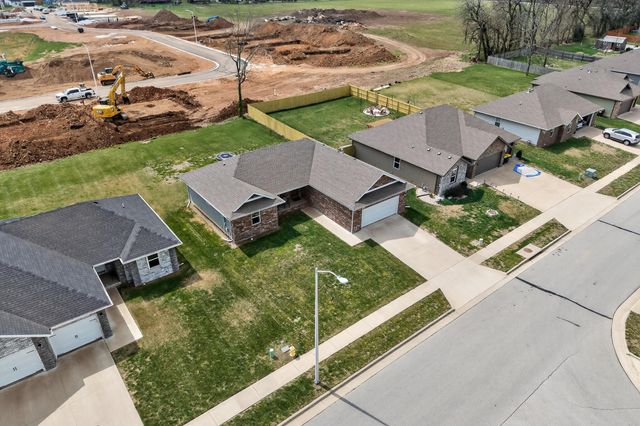 5004 W Skyler Drive, Springfield, MO 65802