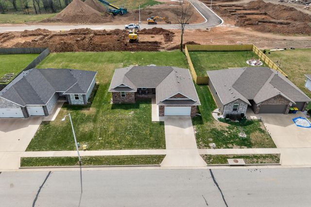 5004 W Skyler Drive, Springfield, MO 65802