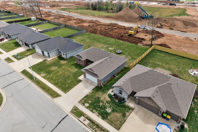 5004 W Skyler Drive, Springfield, MO 65802