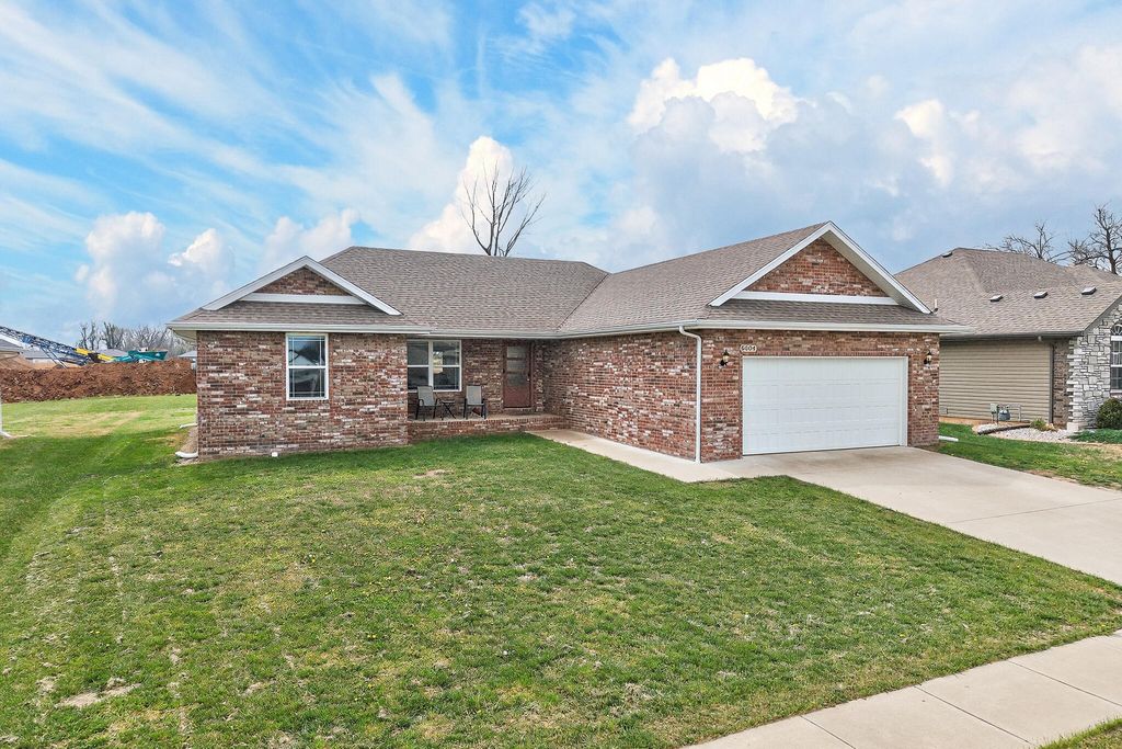 5004 W Skyler Drive, Springfield, MO 65802