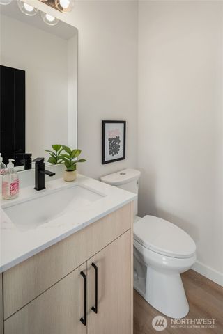910 29th Avenue, Seattle, WA 98122