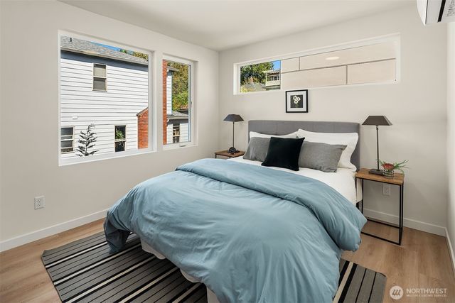 910 29th Avenue, Seattle, WA 98122