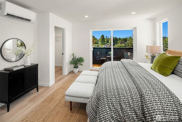 910 29th Avenue, Seattle, WA 98122