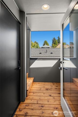 910 29th Avenue, Seattle, WA 98122