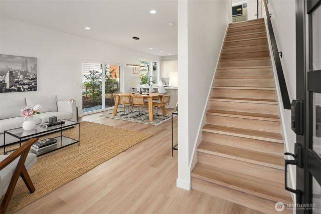 910 29th Avenue, Seattle, WA 98122