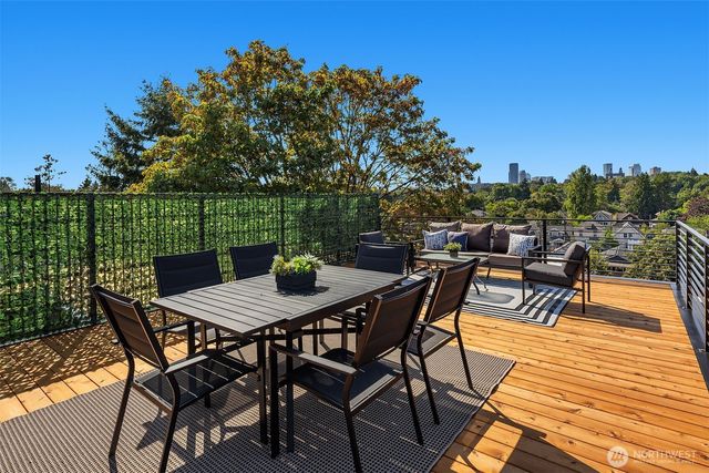 910 29th Avenue, Seattle, WA 98122