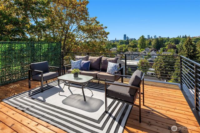 910 29th Avenue, Seattle, WA 98122