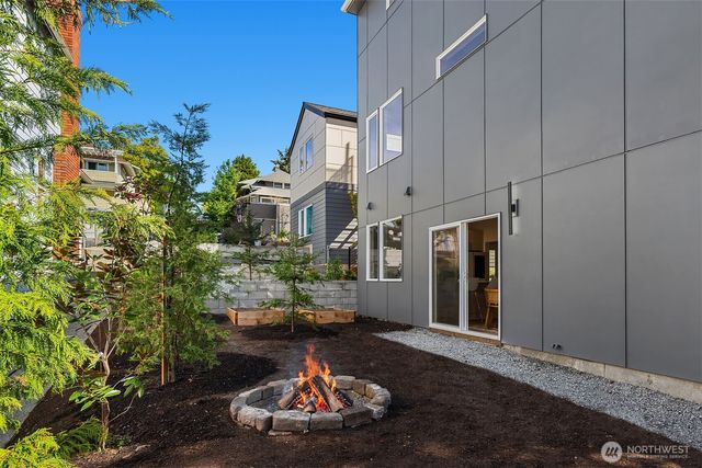 910 29th Avenue, Seattle, WA 98122