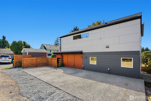 910 29th Avenue, Seattle, WA 98122