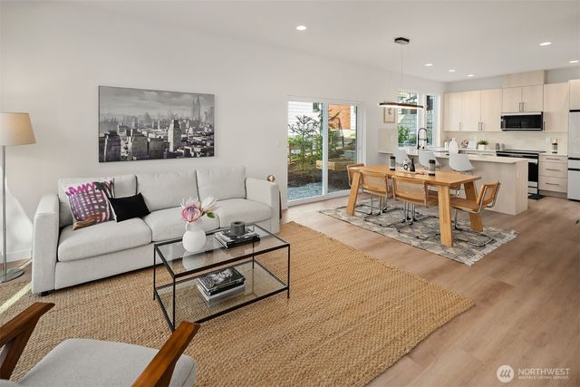 910 29th Avenue, Seattle, WA 98122