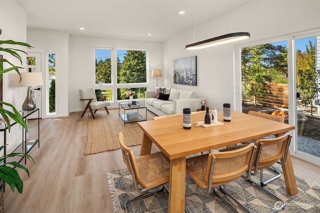 910 29th Avenue, Seattle, WA 98122