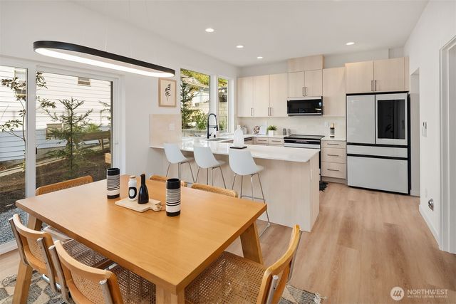 910 29th Avenue, Seattle, WA 98122