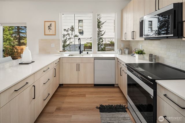 910 29th Avenue, Seattle, WA 98122
