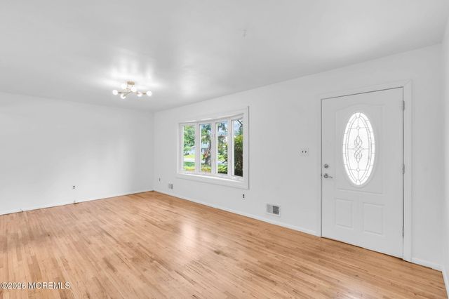 809 Commonwealth Boulevard, Toms River, NJ 08757