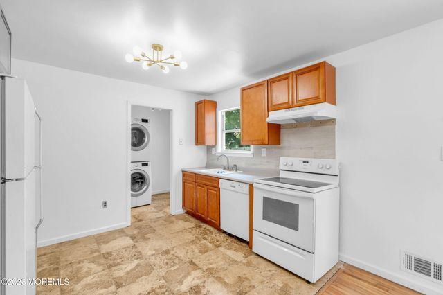 809 Commonwealth Boulevard, Toms River, NJ 08757