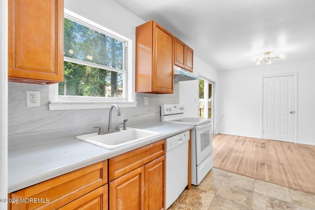 809 Commonwealth Boulevard, Toms River, NJ 08757