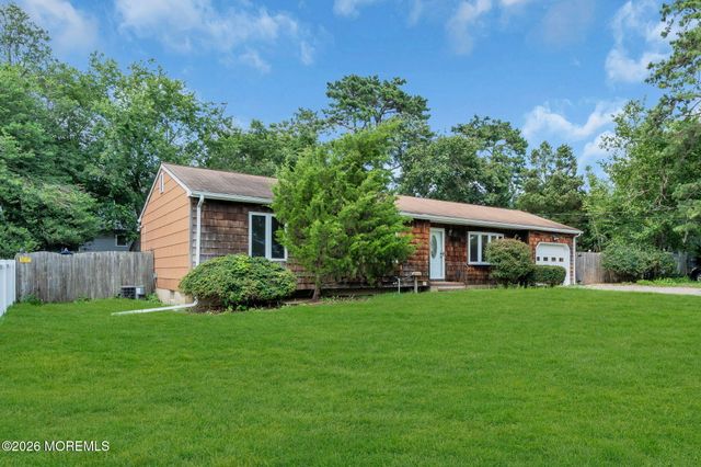 809 Commonwealth Boulevard, Toms River, NJ 08757