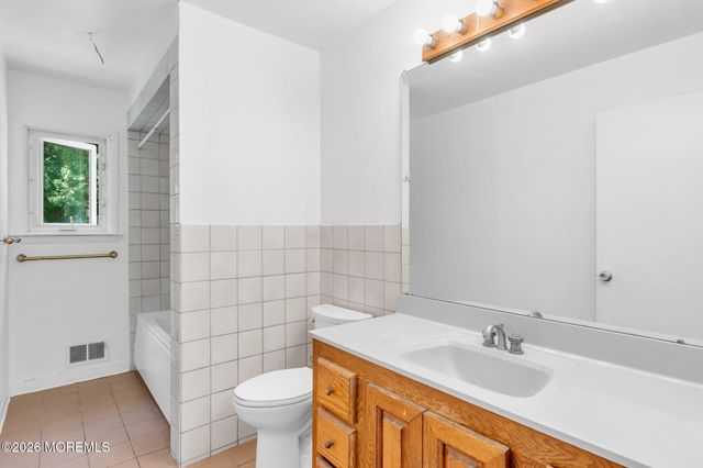 809 Commonwealth Boulevard, Toms River, NJ 08757