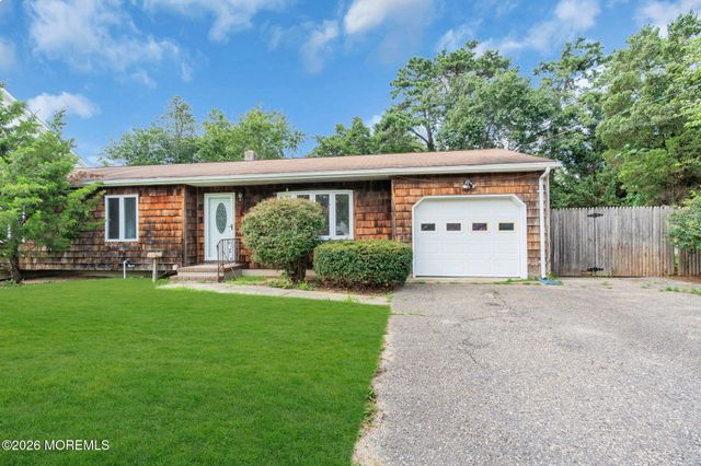 809 Commonwealth Boulevard, Toms River, NJ 08757
