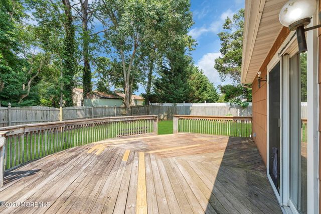 809 Commonwealth Boulevard, Toms River, NJ 08757