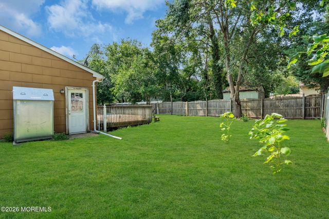 809 Commonwealth Boulevard, Toms River, NJ 08757