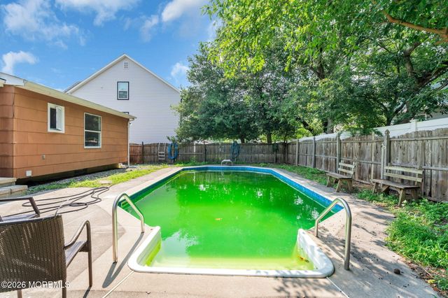 809 Commonwealth Boulevard, Toms River, NJ 08757