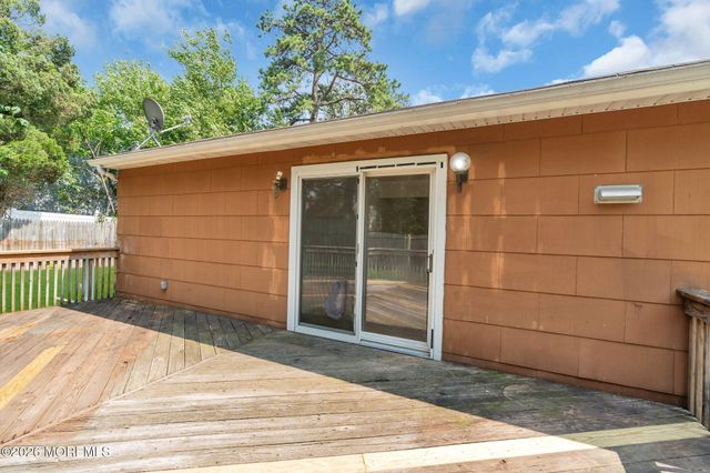 809 Commonwealth Boulevard, Toms River, NJ 08757
