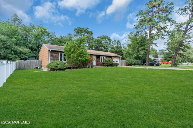 809 Commonwealth Boulevard, Toms River, NJ 08757