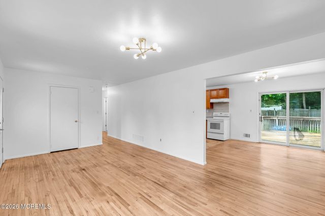 809 Commonwealth Boulevard, Toms River, NJ 08757