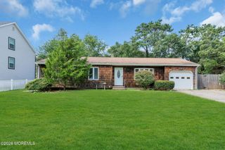 809 Commonwealth Boulevard, Toms River, NJ 08757