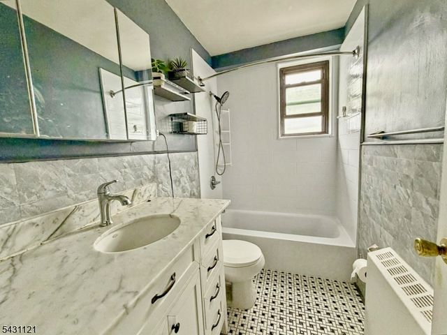 1225 Kennedy Blvd 7D, Bayonne City, NJ 07002